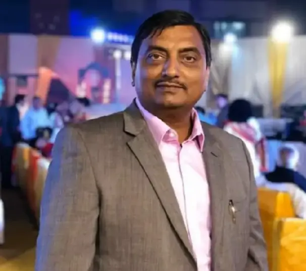 Portrait of Dr. Vijay Mahajan, Director